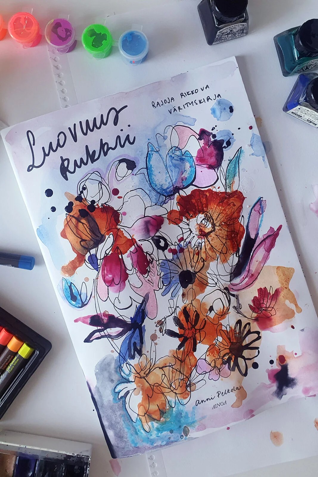 Luovuus kukkii -värityskirja - Image 3